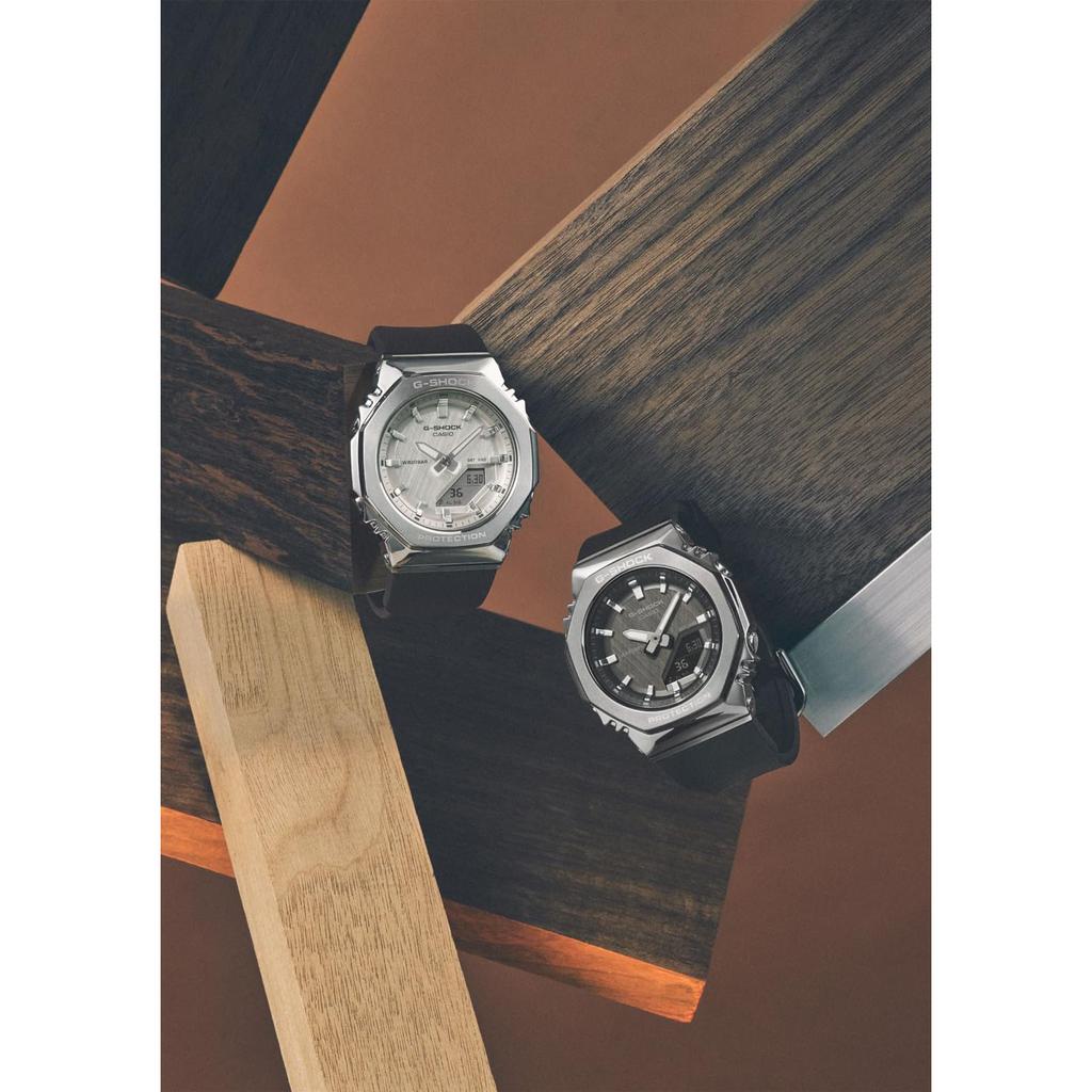 Casio G-Shock Women's Watch, Metal-Covered, Eco-Friendly Materials GM-S2110-1A7JF, Silver/White, Authentic Japan.