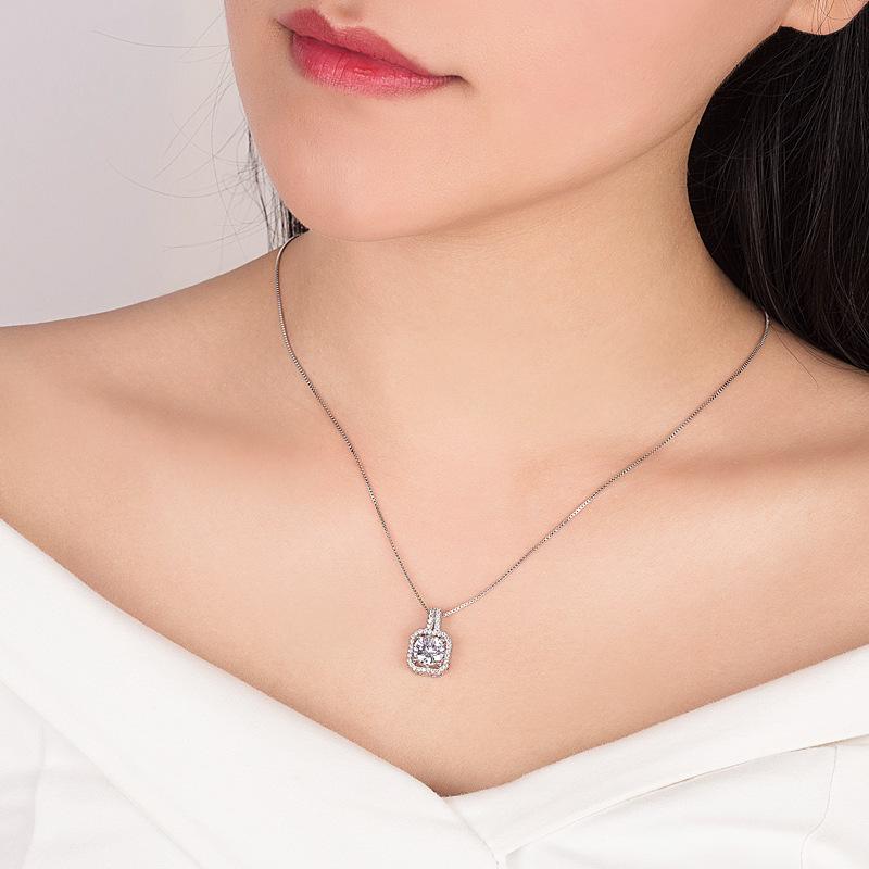 Micro-Pavé Diamond Necklace: Women's Trendy Clavicle Chain with Minimalist Pendant - Perfect Gift for Influencers, Hip-Hop Style, or Christmas.