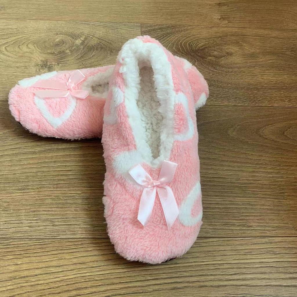 Women's Cozy Plush Heart Pattern Slip-On Slippers with Non-Slip Sole Warm Indoor Footwear for Home All-Season Comfort Floor Socks