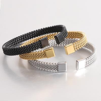 Bracciale piatto a forma di C intrecciato con estremità aperta Bracciale da uomo e da donna con semplice torsione a nido d'ape in osso di serpente