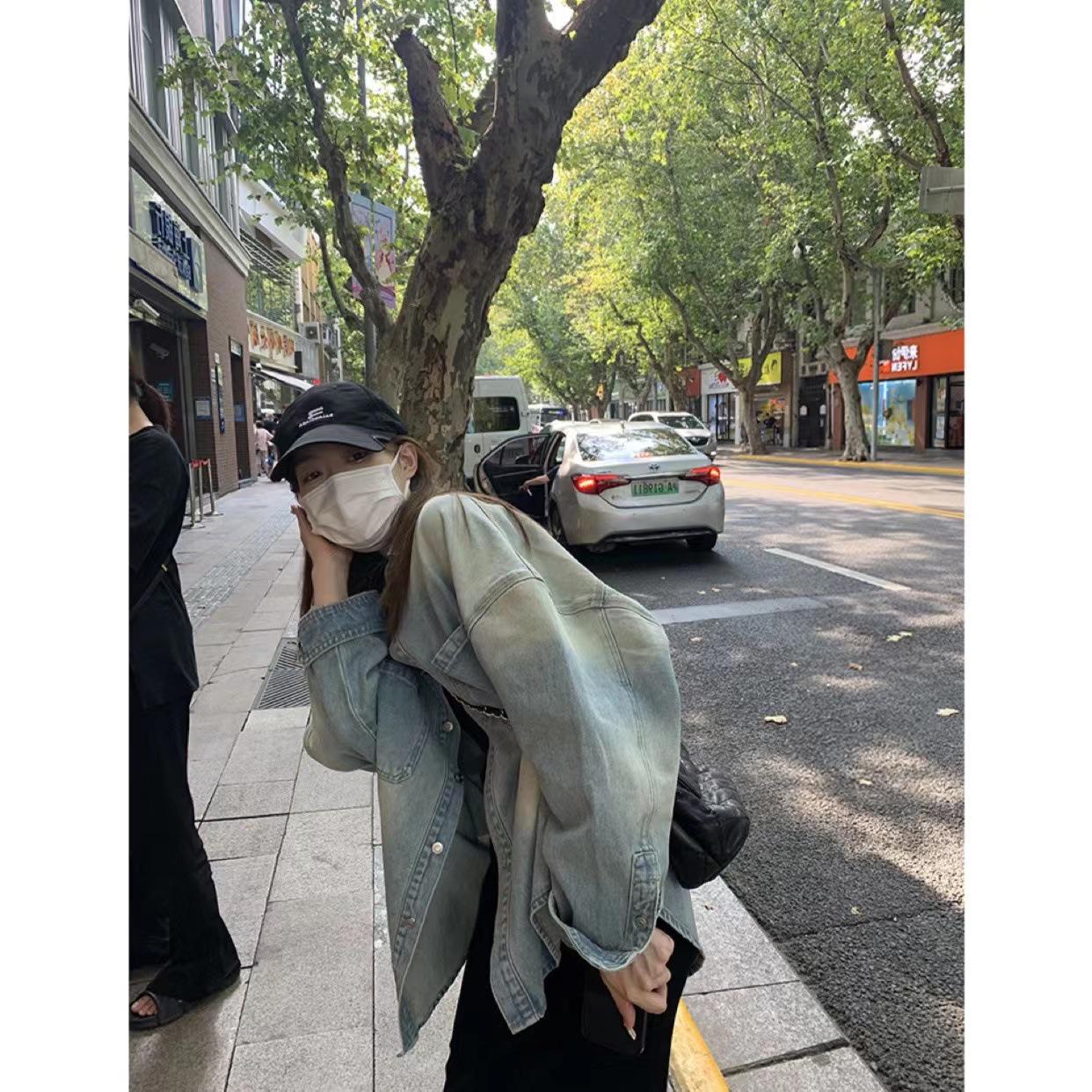 

2023 Женская американская джинсовая куртка с эффектом потертости и градиентом - Новый весенний дизайн X-Large