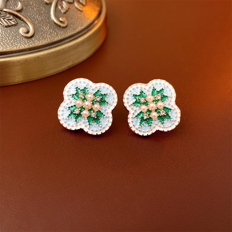 Vintage French-Style Silver Needle Earrings - Women's Elegant Studs with Retro Court Charm