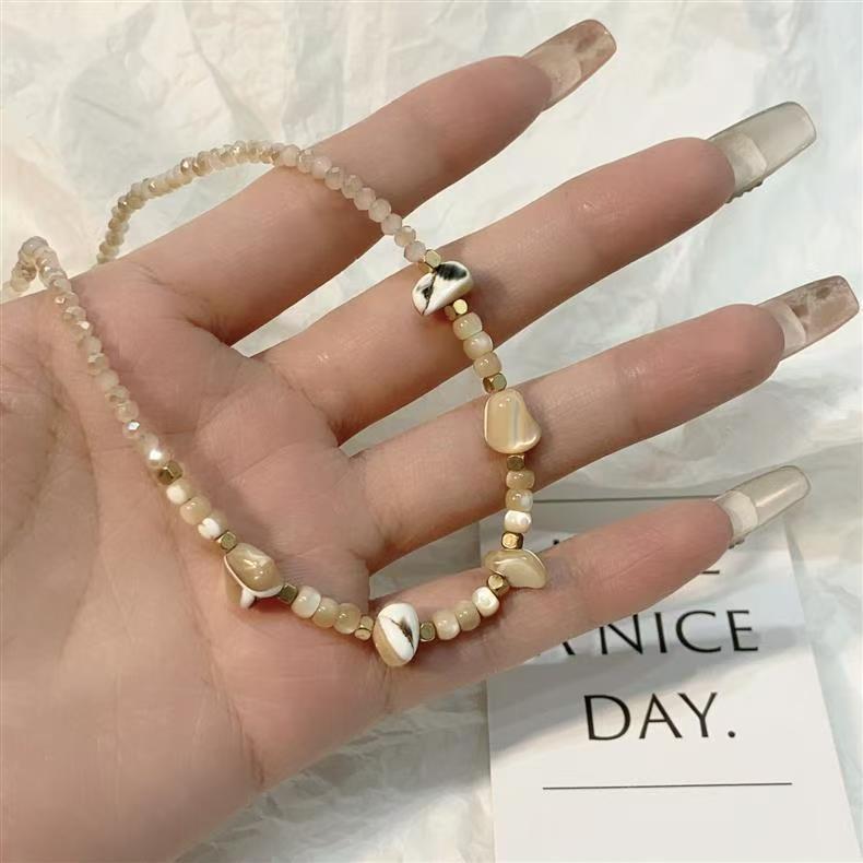 Retro stone shell champagne beaded necklace female versatile high-end sense niche design sense small fragrant style collarbone chain