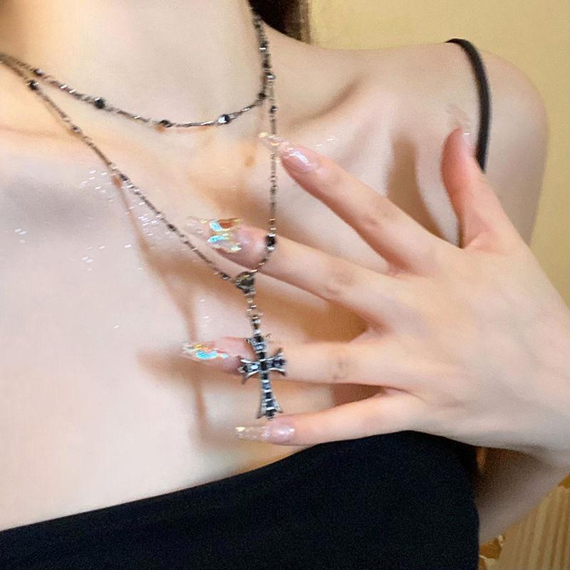 Sweet and cool dark series~ Double-layer black diamond cross necklace, female tide niche high-end design collarbone chain accessories