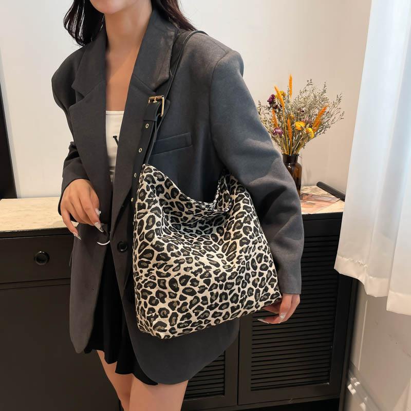 Crossbody Bag for Women Adjustable Strap Messenger Bag Large Capacity Retro Handbag Tote Bag for Work Travel