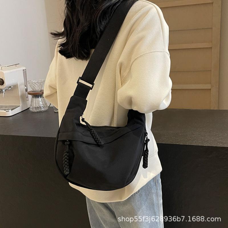 Korean Version of Simple Commuter Small Bag Shoulder Bag Women's 2024 New Casual Dumpling Bag College Student Versatile Messenger Bag