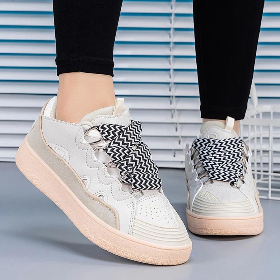 2025 New Thick Soled Low Cut Breathable Sports and Leisure Versatile Fashion Trend Niche Casual Bread Board Shoes Women Sneakers