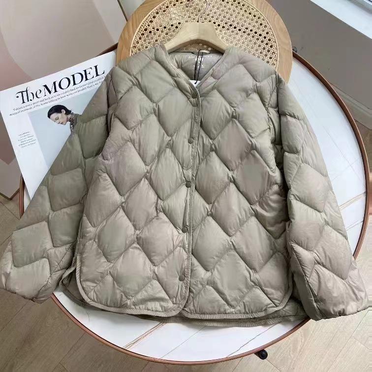 

2024 Осень Свободный и легкий пуховик Подкладка Круглый вырез V-образный вырез Женская короткая белая куртка на утином пуху M