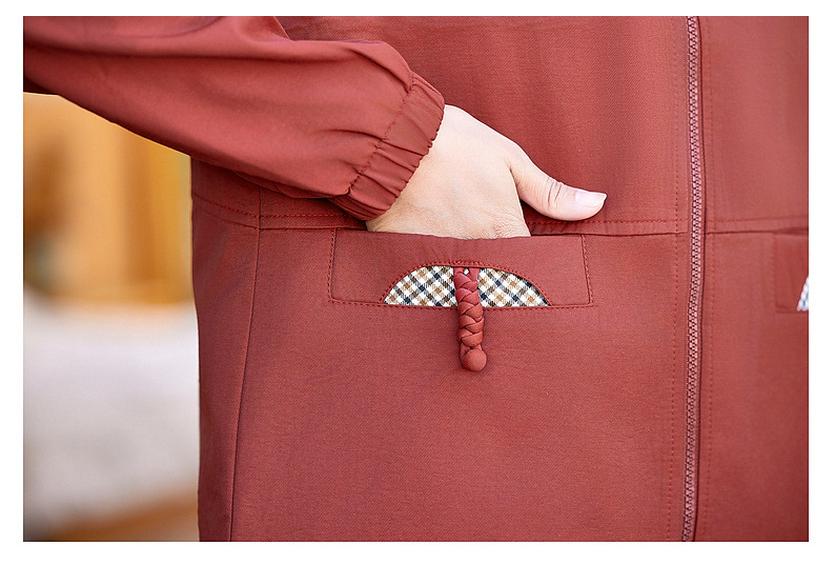 Mother's Spring & Autumn Thickened Windbreaker: Fashionable, Short Style Jacket for Middle-Aged & Elderly Women