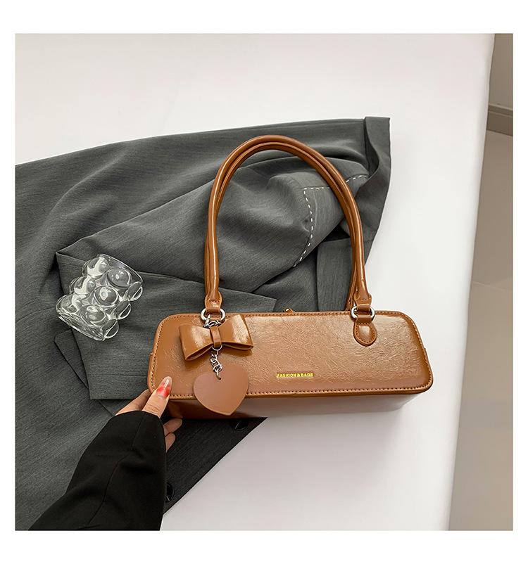 Niche design single shoulder underarm bag women's handbag pillow bag 2025 new versatile fashion baguette bag