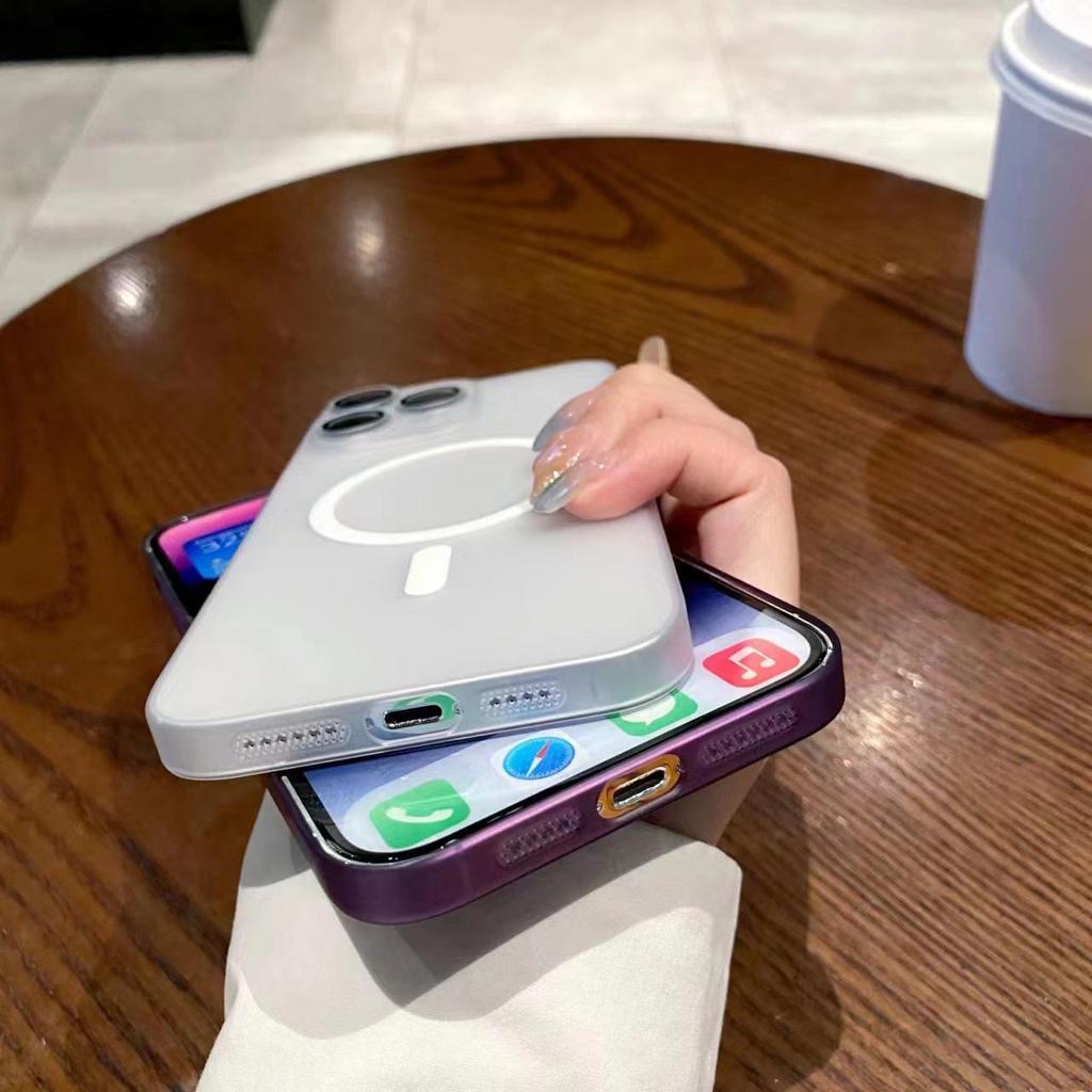 IPhone 17 Pro Magnetische Mattierte Halbtransparente Sturzsichere Hartschale