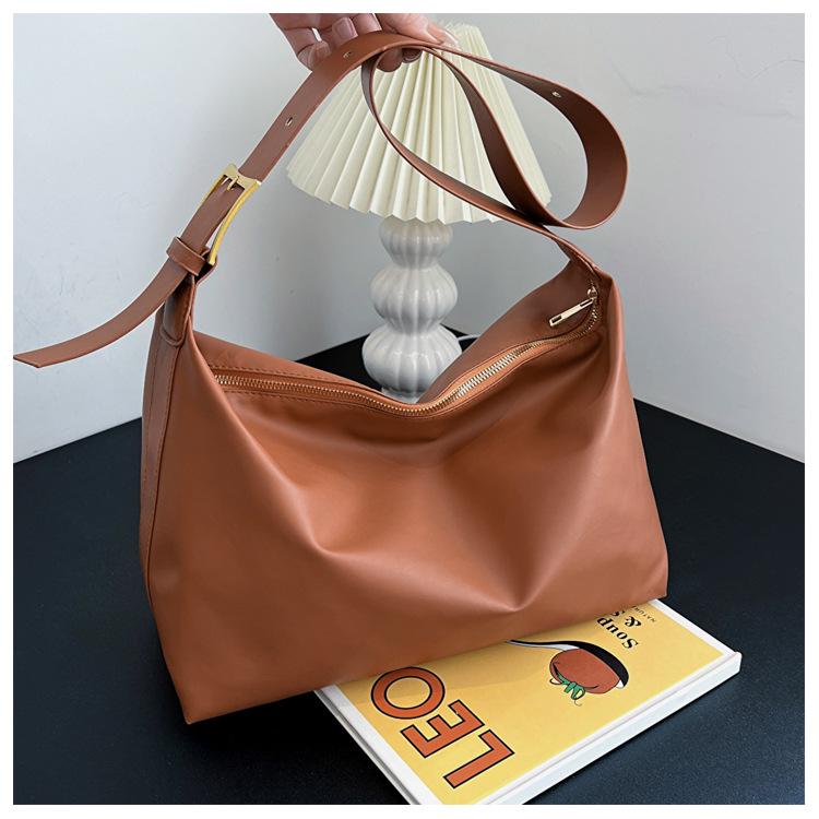 

Women s Trendy 2023 Large Capacity Tote Bag for College Students темно-коричневого кольору