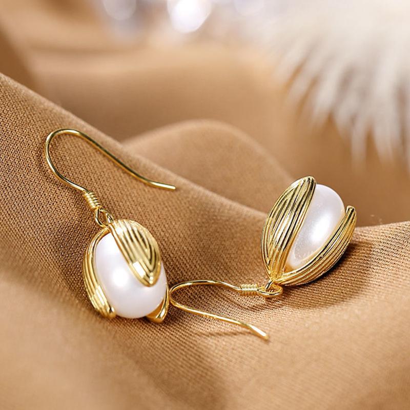 Design original Novo método antigo Ouro Artesanato Incrustado Pérola Flor Botão Brincos Personalidade Requintado Charme Senhoras Jóias de Prata