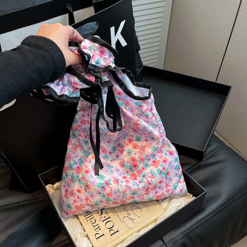 

New casual literary and artistic large-capacity tote bag high-value shoulder bag cute floral women s bag