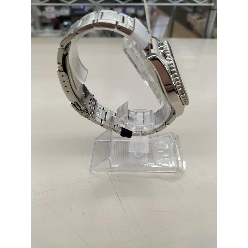 Used ORIENT RN-WJ0001E Watch