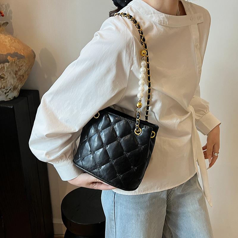 Korean version of fashion diamond chain bag women's bag 2025 new simple bucket bag niche shoulder messenger bag