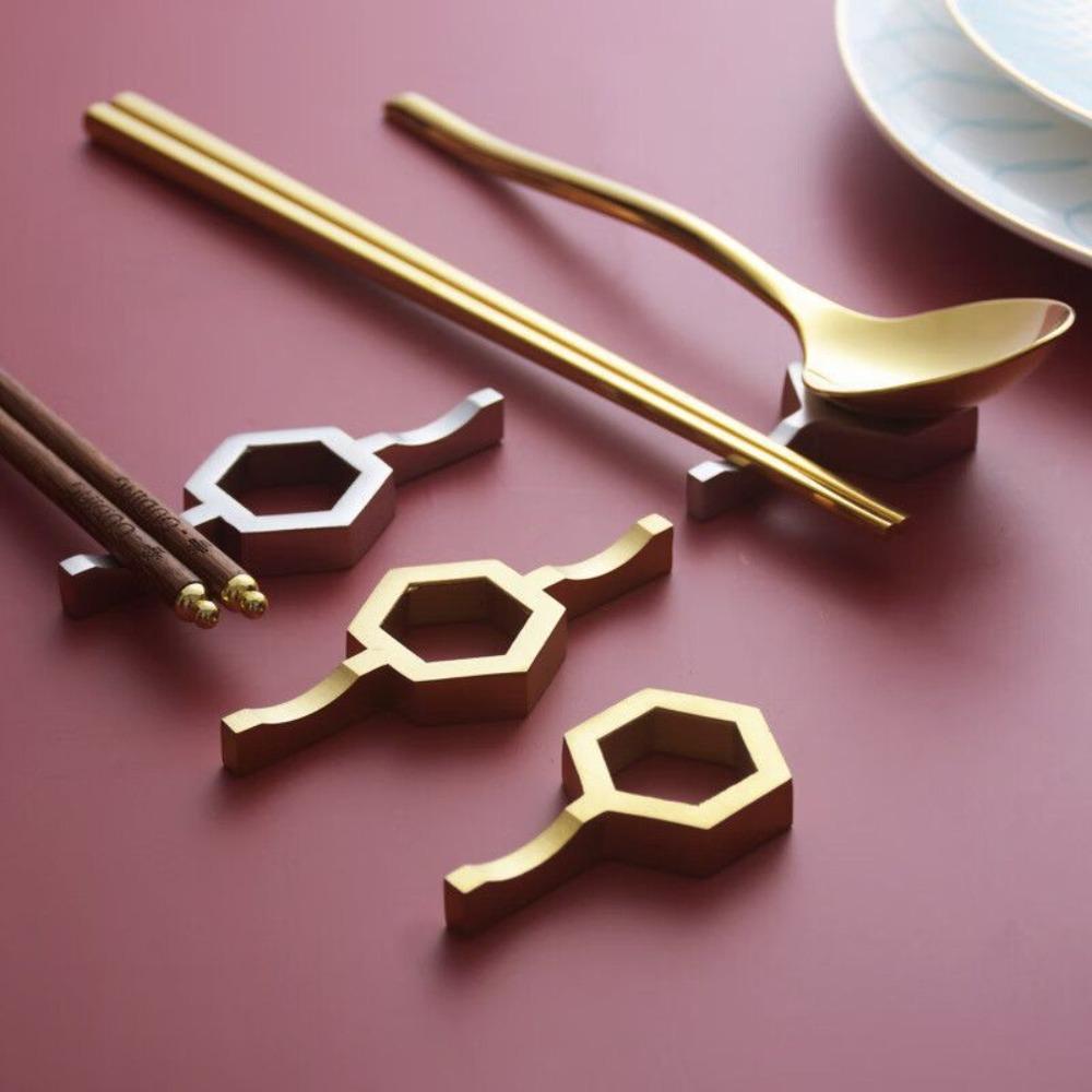 

Minimalist Stainless Steel Chopsticks Holder Japanese Style Chopsticks Rest Chopsticks Stand Hotel silver-single end