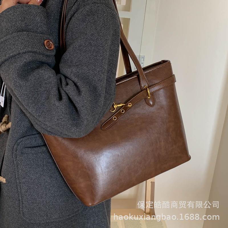 Large-capacity Retro Bag Women's Autumn and Winter 2025 New Simple and Versatile Shoulder Underarm Bag Casual Commuter Tote Bag