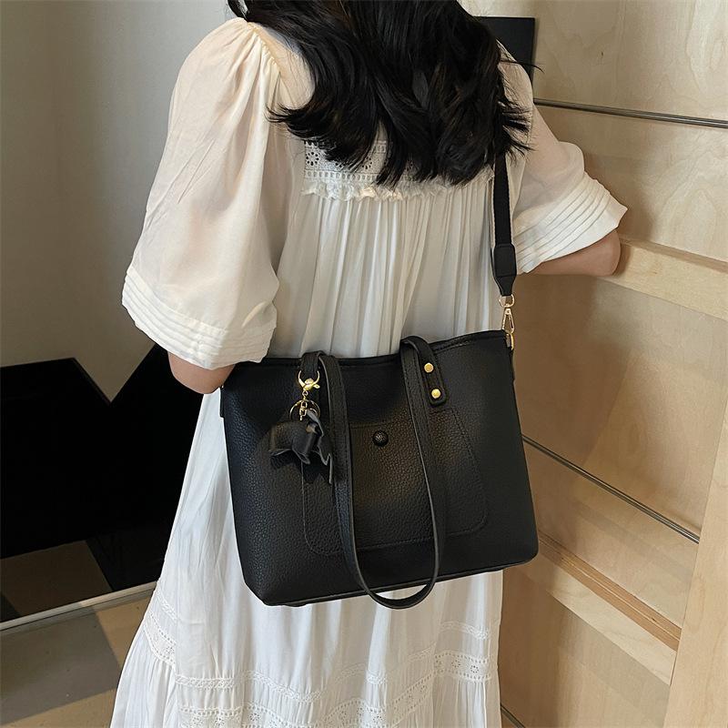 Fashion Large-capacity Bag Women's New Solid Color Versatile Commuter Shoulder Messenger Bag