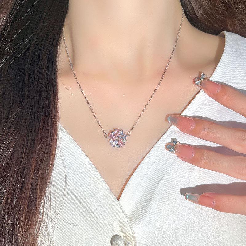 Collier Goutte d'Eau Original pour Femmes Pendentif Tempérament de Luxe Léger Acier Inoxydable Chaîne Clavicule Accessoires