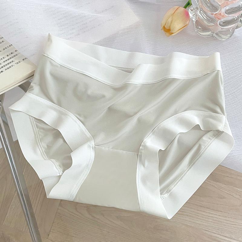 Women's Summer Thin Skin Friendly Breathable Cotton Crotch No Trace Ice Silk Middle Waist Triangle Briefs