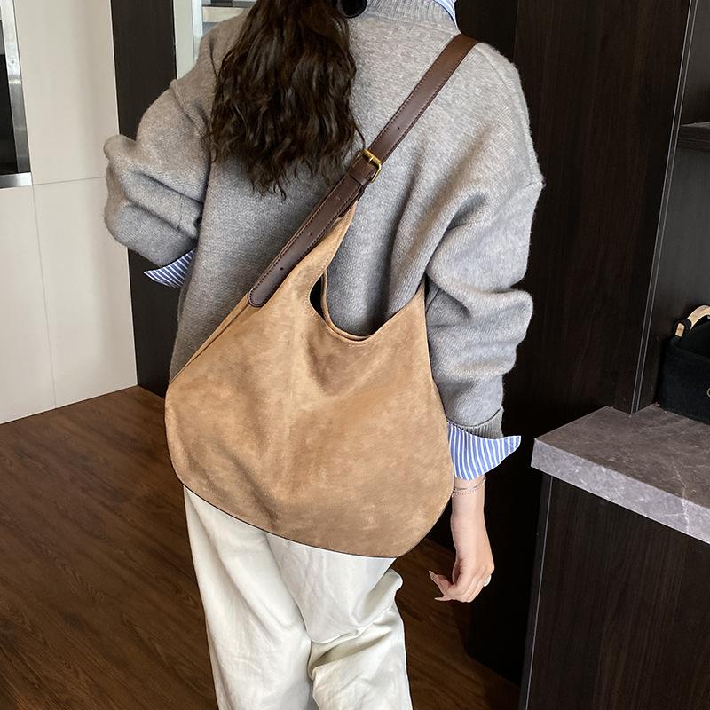Foreign Style Fashionable Versatile Casual Autumn and Winter Suede Shoulder Crossbody Commuting 2025 Autumn and Winter Portable Women's Tote Bag