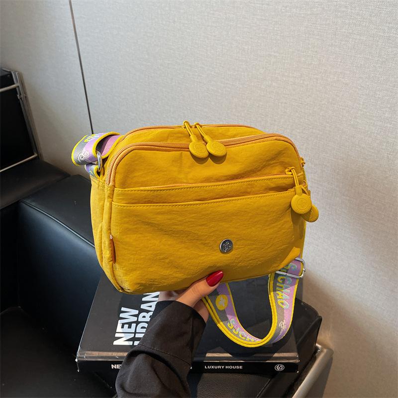 

Women s bag new casual versatile multi-layer large-capacity shoulder messenger bag fashionable commuter small square bag tide жовтий