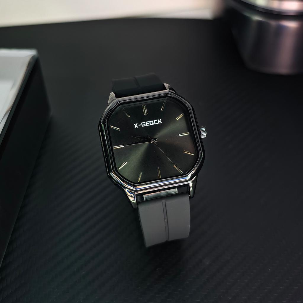 Men'S Watch Magnetic Suction Silicone Tape Simple Temperament Wind Simple Square Quartz Watch