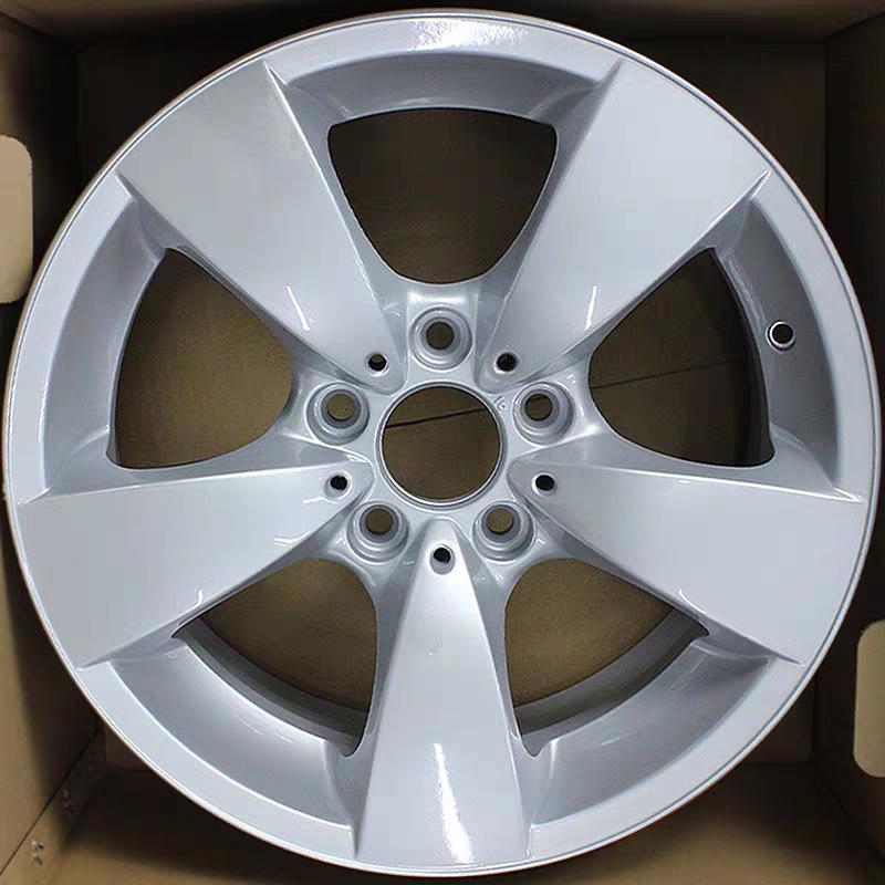 Compatible with BMW 5 Series 525li, 535, 520, 530, and 528 wheels; available in 17", 18", and 19" aluminum alloy rims and tires.