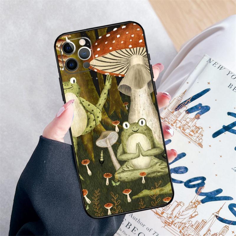 Vintage Retro Frog Mushrooms Phone Case For iPhone 16 Pro Max 11 12 13 Mini 14 15 Pro Max 15 16 Plus XR 16e Cover Coque