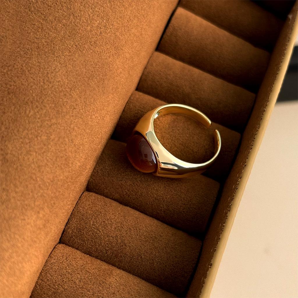 Adjustable Retro High-End Women's Ring: Light Luxury, Artistic Antique Style, Niche Fashion Open Ring