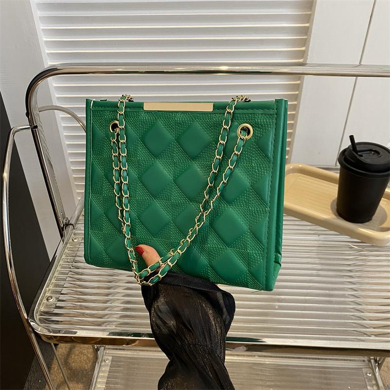 

Атмосферна дорожня сумка в формі ромба, модна корейська версія, однотонна сумка через плече на ланцюжку, нова сумка-тоут з відступами 2024 року зелений