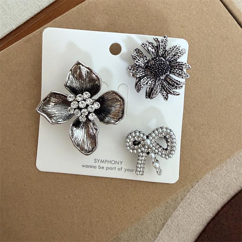 Vintage Distressed Brooch Set: Coco Style Corsage Pin Collection