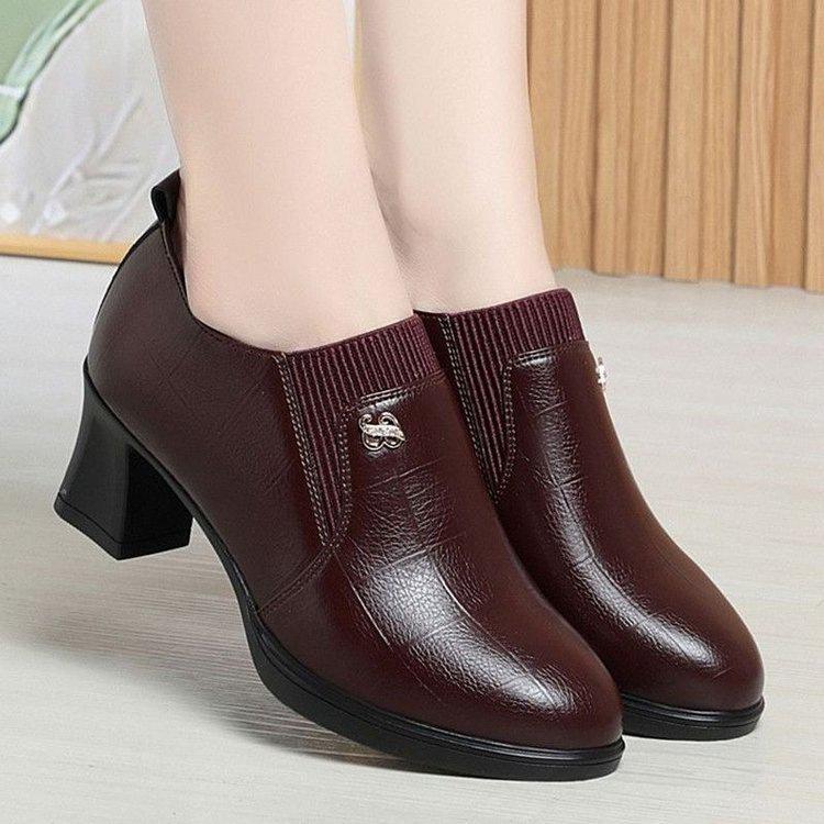 Soft leather mother thick heel leather shoes burgundy deep mouth single shoes 2025 autumn new fashion women's leather shoes middle-aged women's shoes