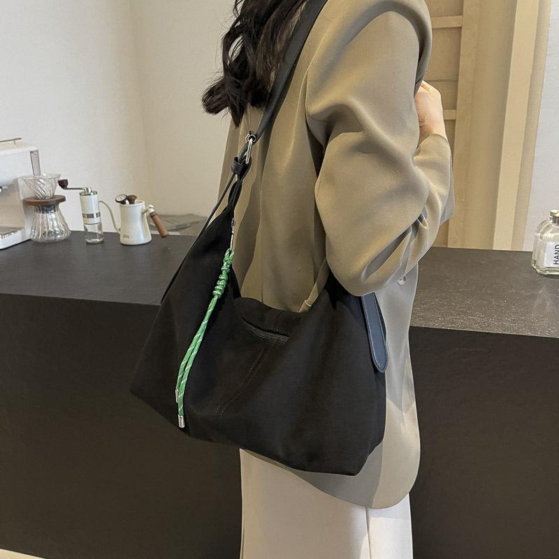 Autumn and Winter Large-capacity Commuting Shoulder Bag Women's 2025 New Retro Underarm Tote Bag Premium Sense