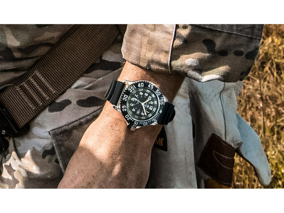 Addiesdive Luminous Men's Outdoor Sports Waterproof Quartz Watch