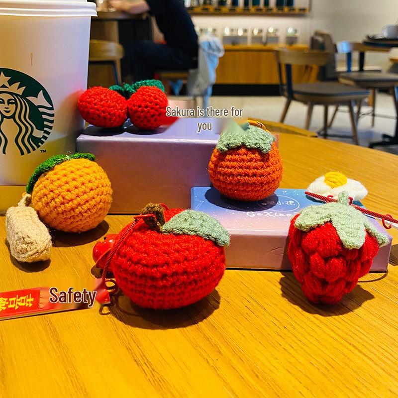 Ręcznie robiony pluszowy brelok do kluczy z wełny w kolorze kaki