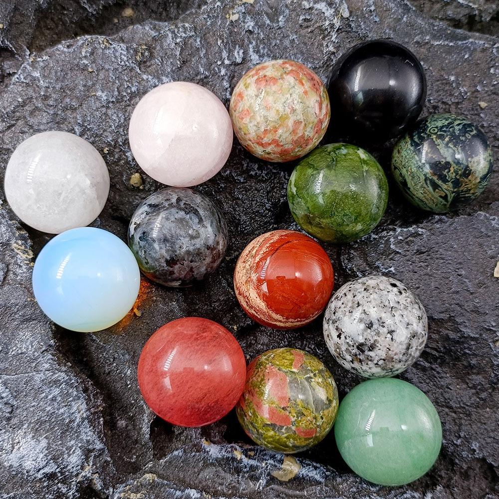 

Multiple Colors Crystal Stone Ornaments Natural Crystal Stone Crafts Divination