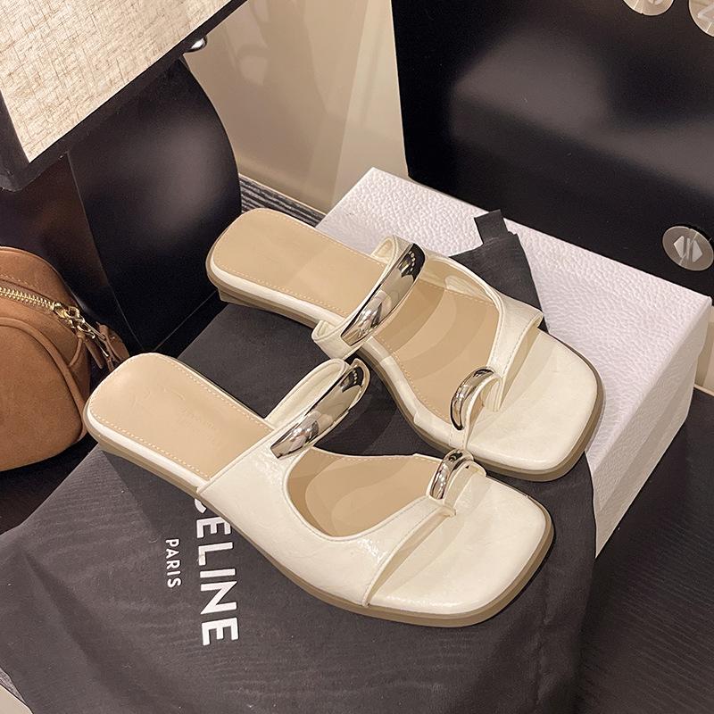 

2025 summer new pointed muller shoes French thick heel commuter cool slippers femininity bag head wedge half slippers 35 бежевый