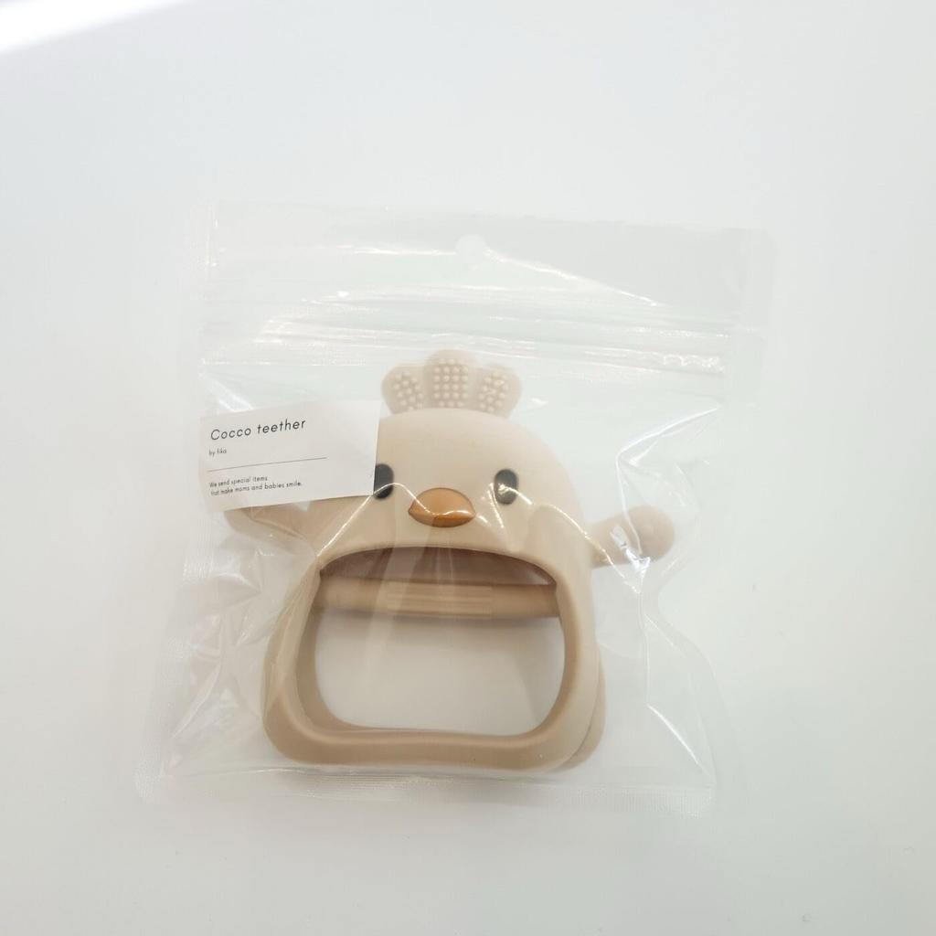 Fika (fika) Silicone Teether, designed by a childcare worker mom in Kobe. Easy to hold, meets food hygiene standards. Pink.