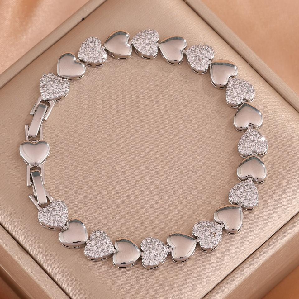 ZAKOL Exquisite Heart Tennis Bracelet For Women Paved Cubic Zirconia Wrist Accessories Wedding Party Valentine Gift