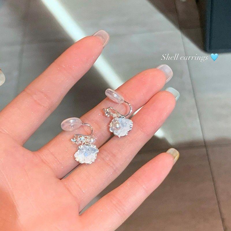 

Summer Ice Crushing Blue Crystal Starfish Shell Pearl Earrings Female Fancy Elegant Ear Studs Non-Piercing Ear Clip Earrings No ear hole shot! Mosquito coil ear clip a pair