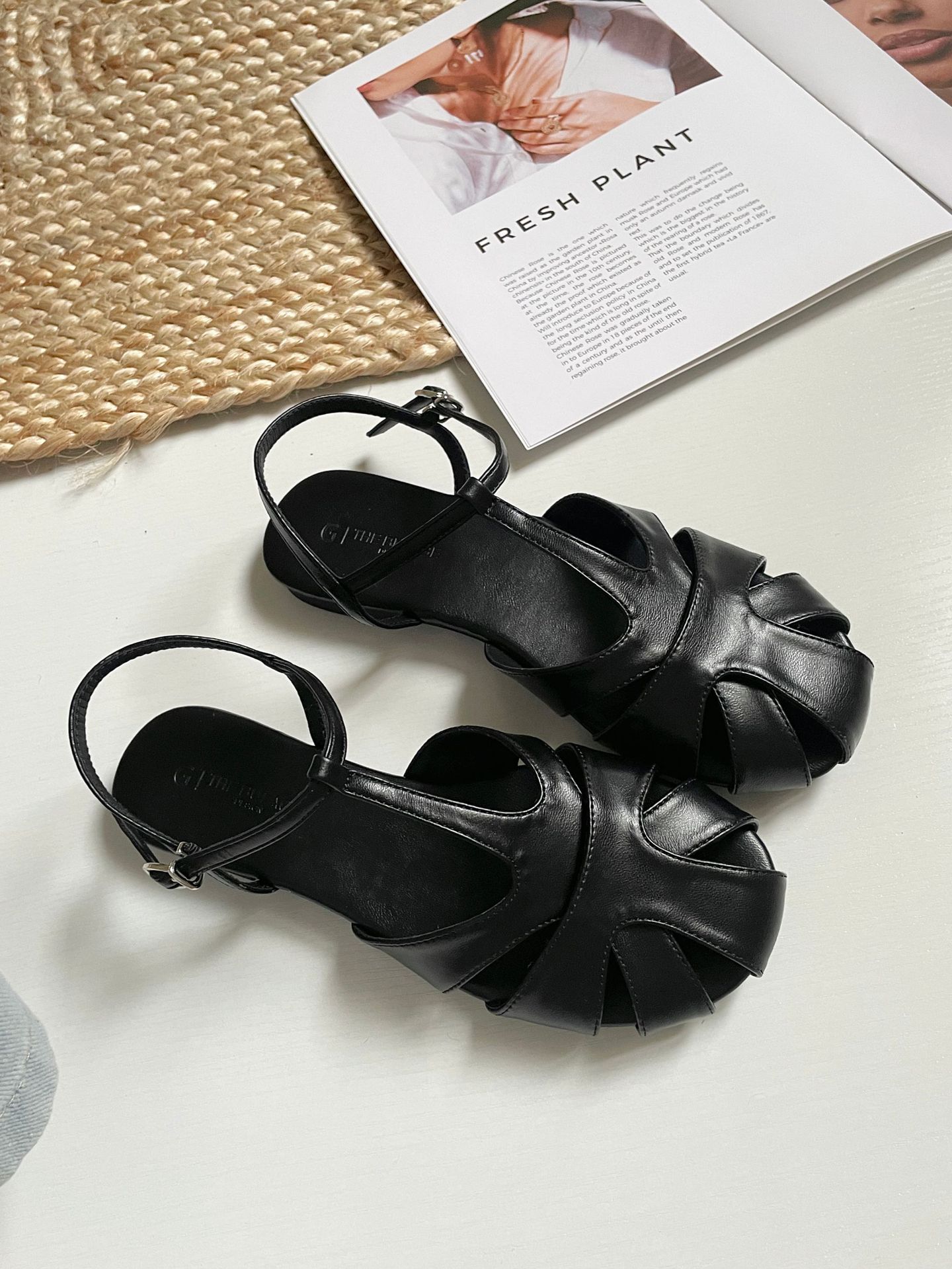 

Мода 2025 Босоножки Женская обувь Летние Женские Каблуки Мягкие Новые Девушки Комфорт Ретро Скандалы Шлепанцы Комфортная обувь для женщин 2025 Босоножки 35