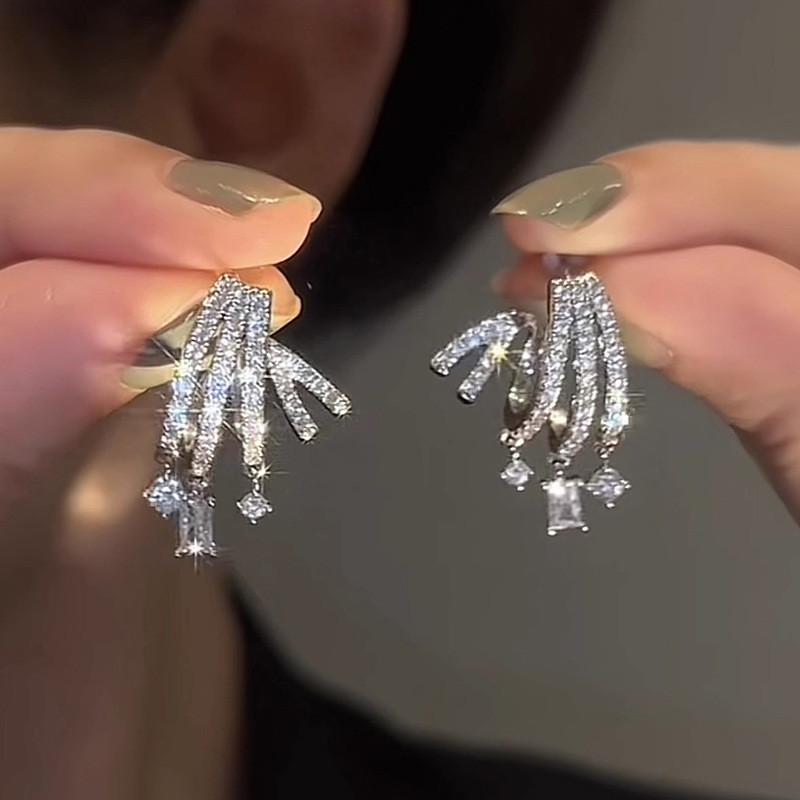 

Серьги-гвоздики из блестящих цирконий для женщин, стильные современные аксессуары для повседневной вечеринки, женские украшения