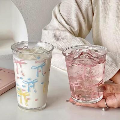Taza de Vidrio Elegante con Lazo: Taza de Bebida Elegante y Duradera para Niñas - Perfecta para Leche o Café del Desayuno