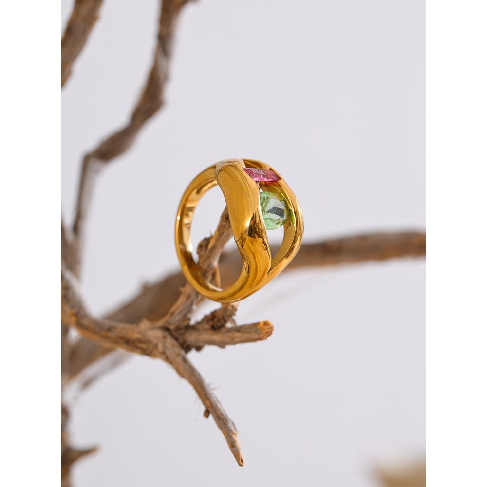Eetit Fashion Unique Lip Design Ring for Women Golden Plated Cubic Zirconia Stainless Steel Finger Jewelry New Arrivals