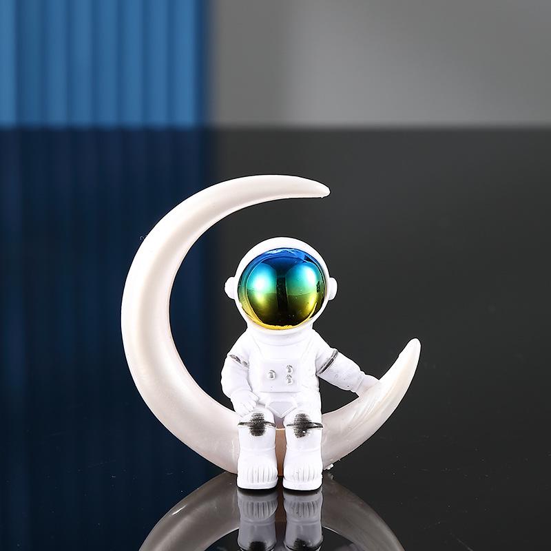 Small Resin Astronaut Figurine - Perfect for Home Decor, Valentine's, or Birthday Gift