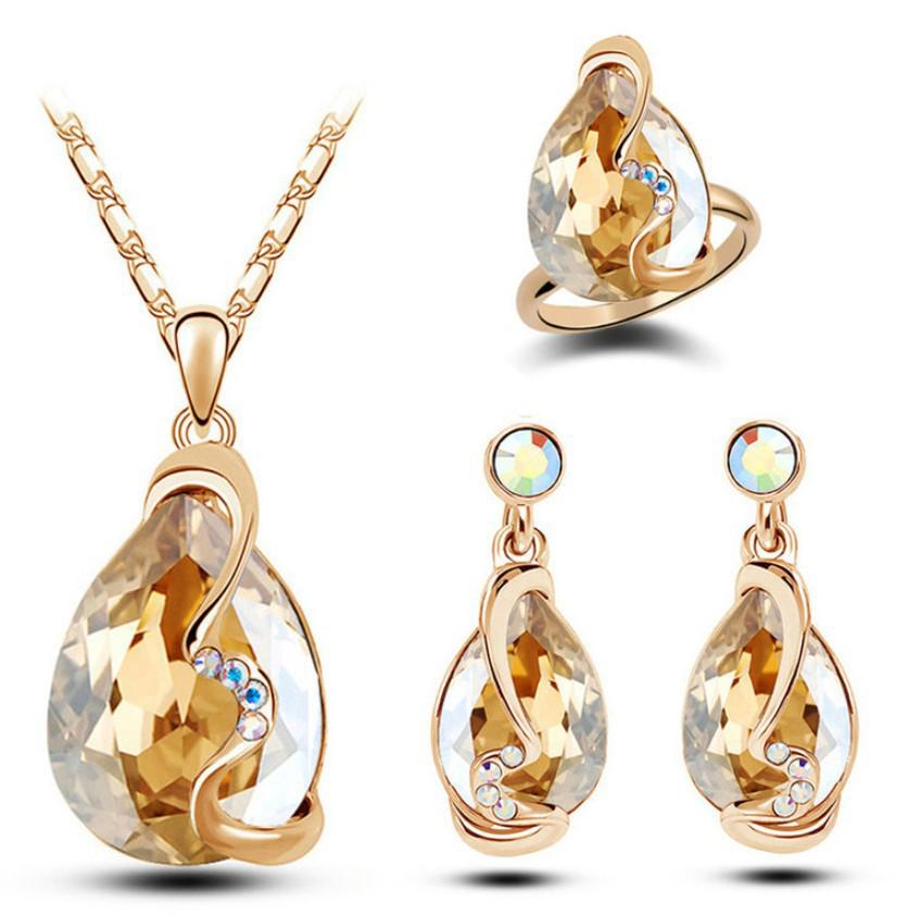 

Набор украшений Starlight с австрийскими кристаллами: Ожерелье, серьги и кольцо шампанского