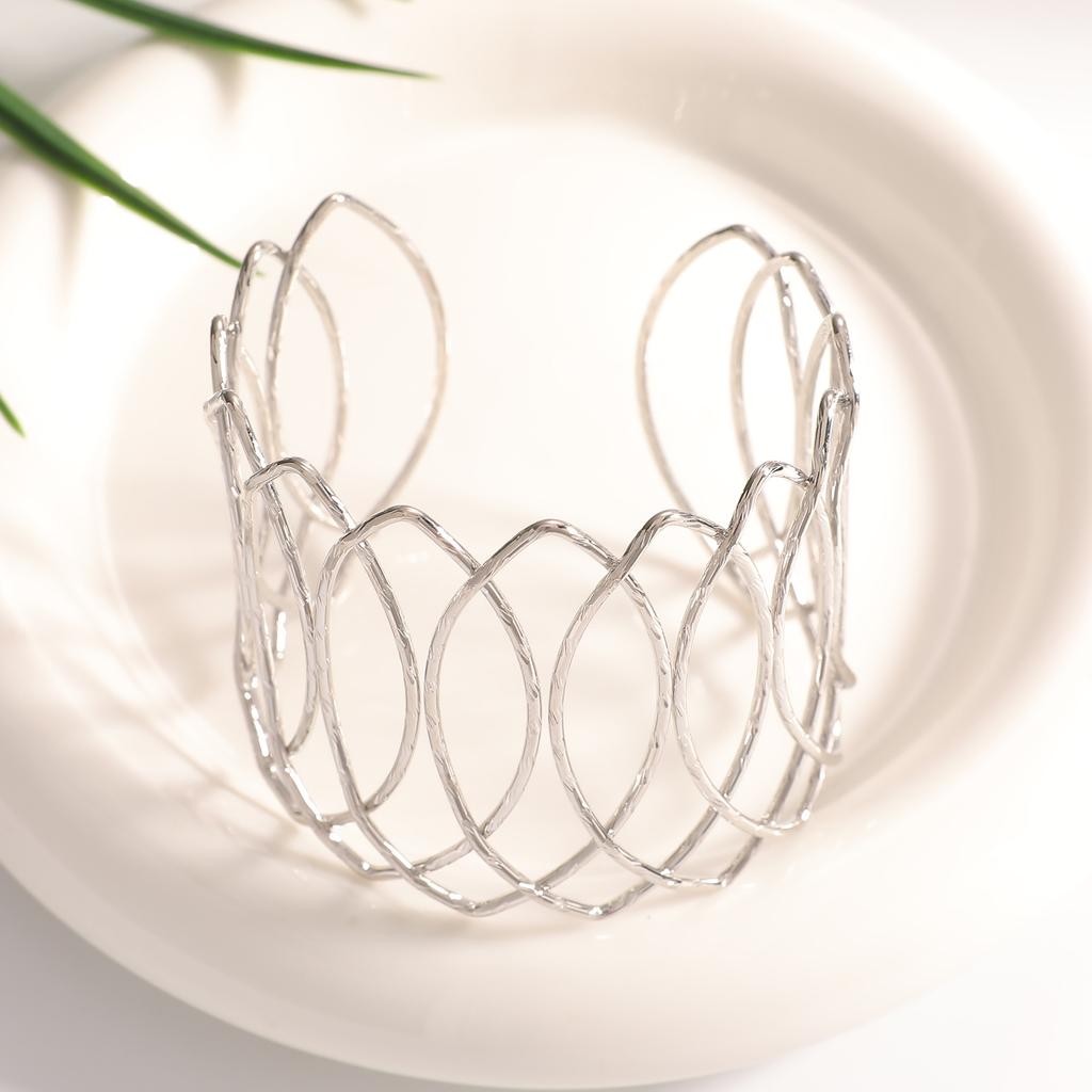 European and American Exaggerated Geometric Hollow Wave Bracelet, Personalized Creative Weaving Design, High-end Bracelet, Bracelet, Women's Jewelry
