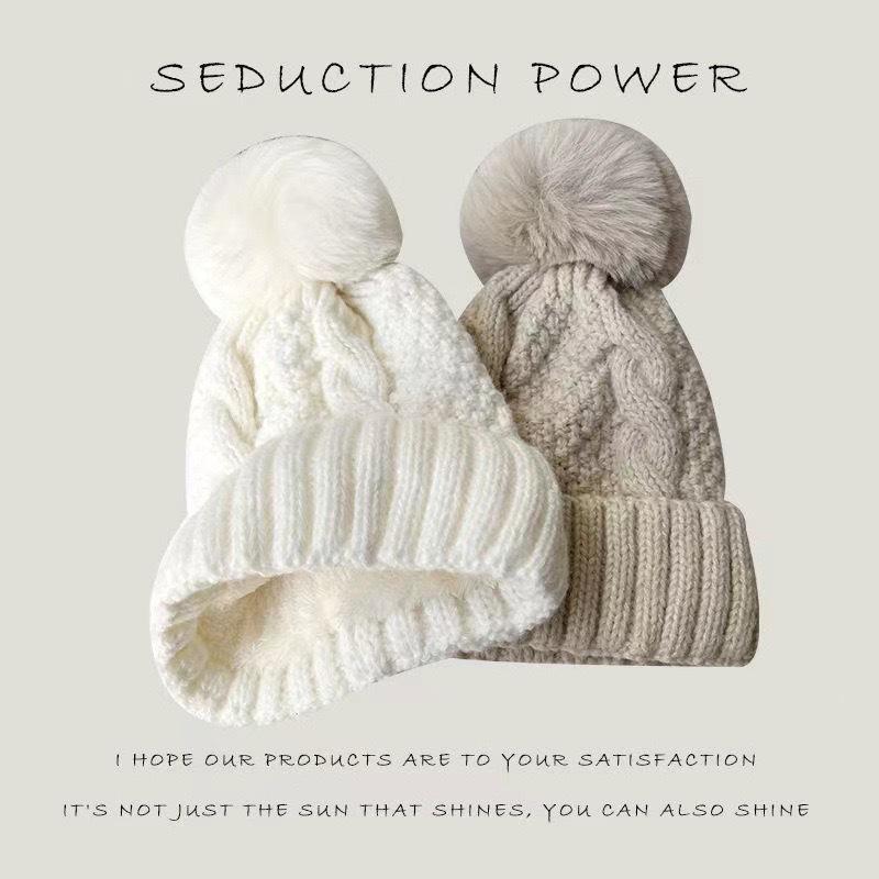 Autumn and winter warm knitted hat for women with large pom-pom, solid color, versatile, European and American style, fleece-lined and thickened,